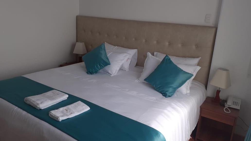 Hotel En Bogota - Fontana Di Trevi ภายนอก รูปภาพ
